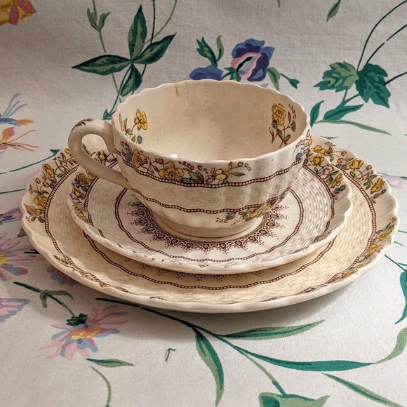Charming antique Spode Copeland Buttercup trio cup / saucer / bread butter plate - Picture 5 of 10